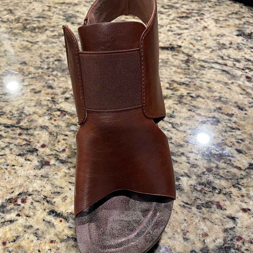 Shoes - Picture 2 of 5